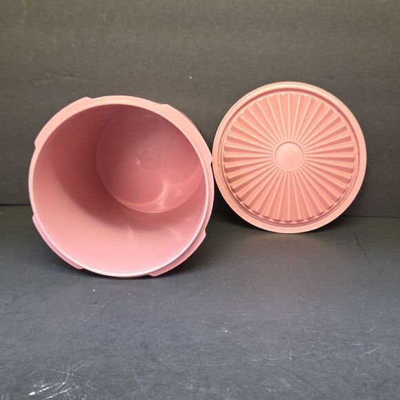 3 Assorted Sized Tupperware Containers - Picture 5 of 11